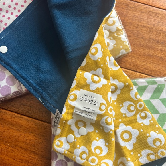 Rench Babies ZARA Deluxe Edition Reversible bandana bibs - Picture 5 of 5